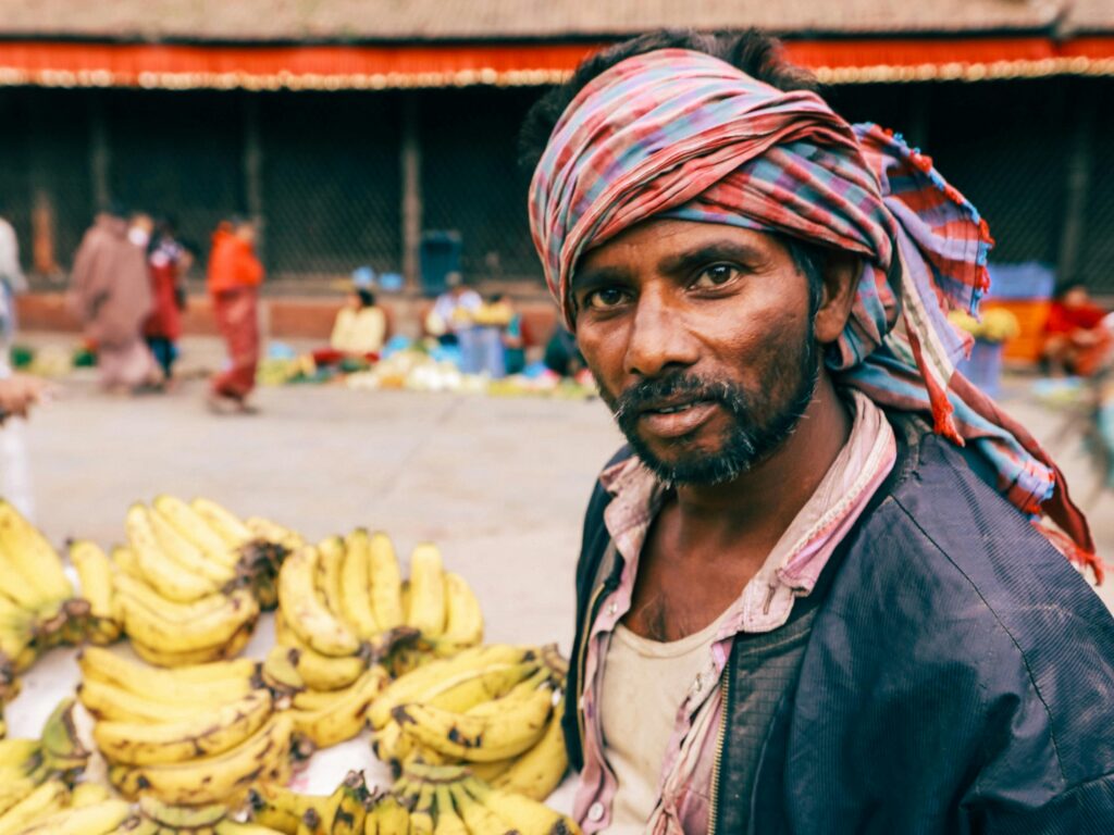 Ein mann mit bananen