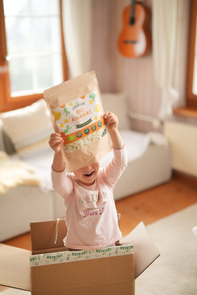 Ananas mit Sonnenbrille